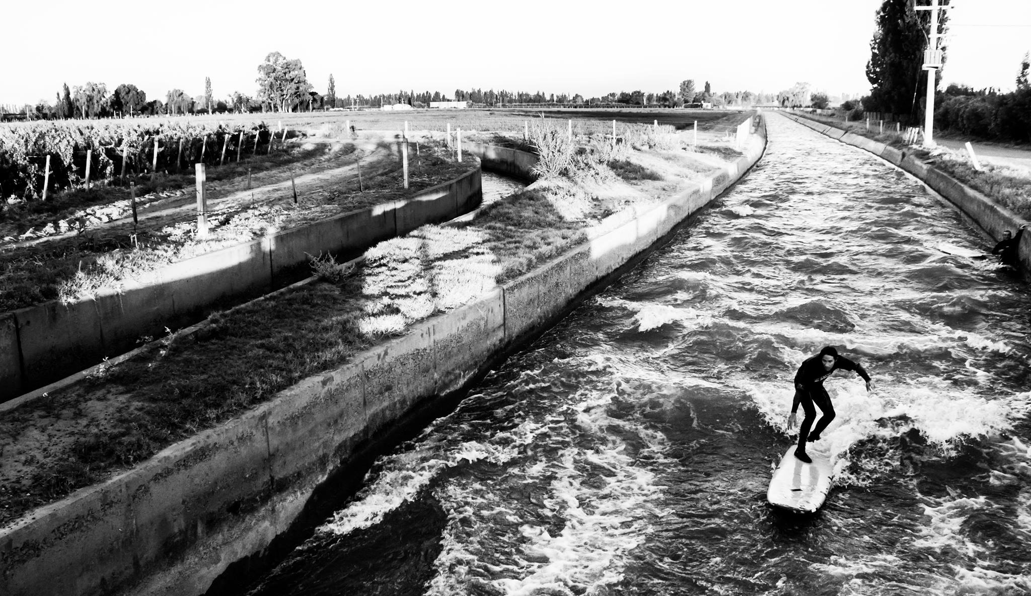 SURF DE RIO EN ARGENTINA / por Leandro Maturano