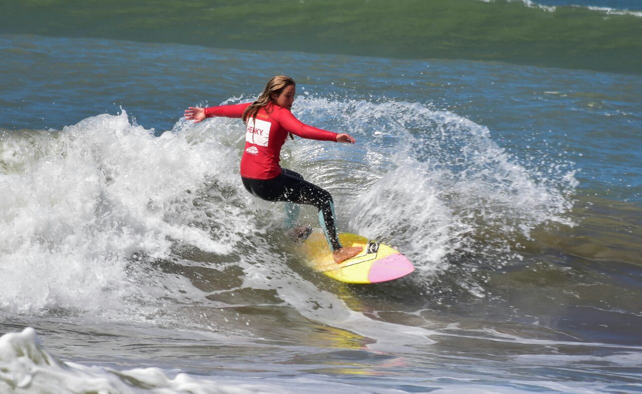 Jovenes Surfistas / Julieta Varady