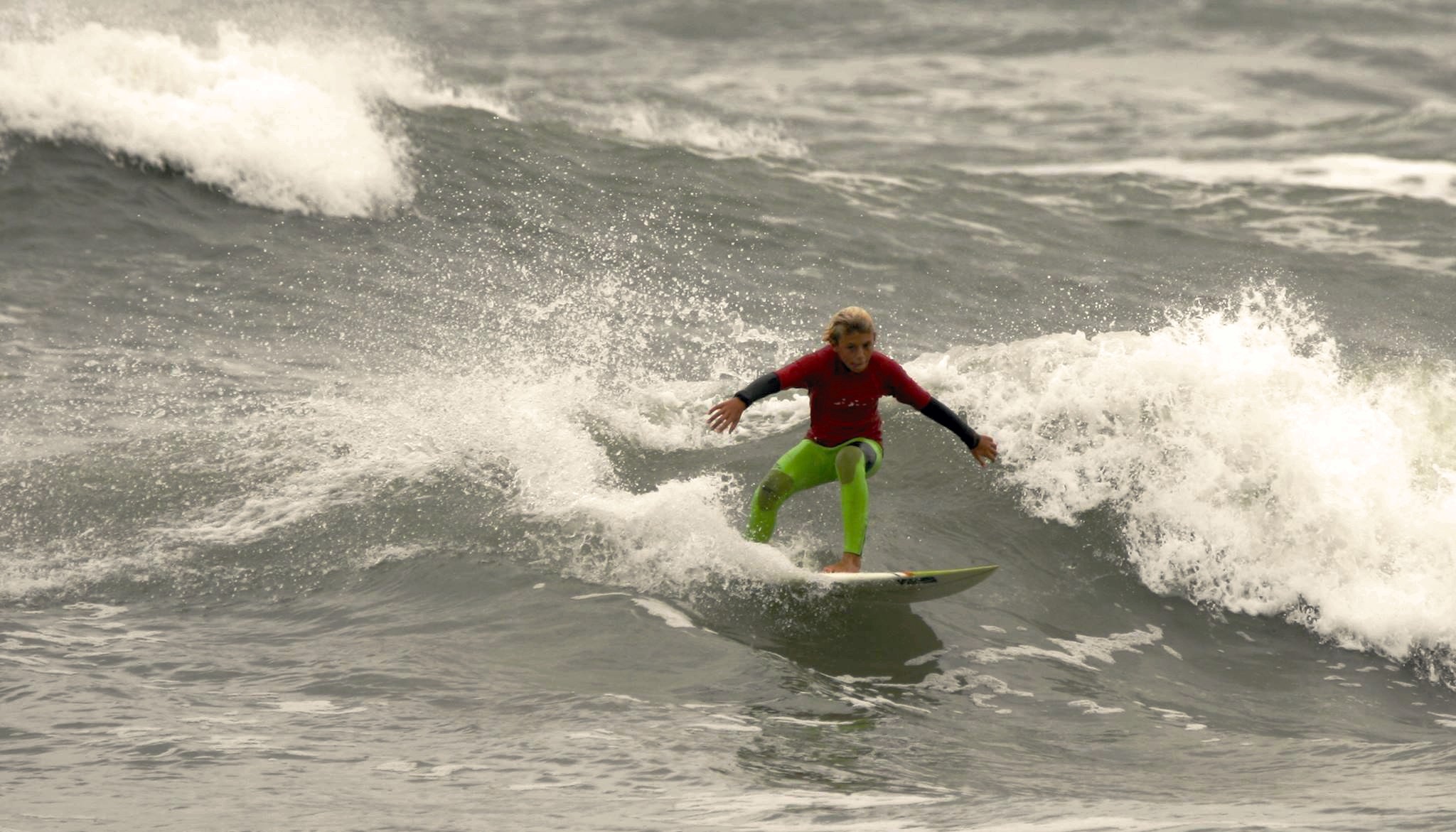 Jovenes Surfistas / Jano Malvassi