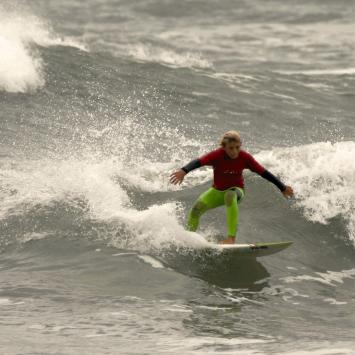 Jovenes Surfistas / Jano Malvassi